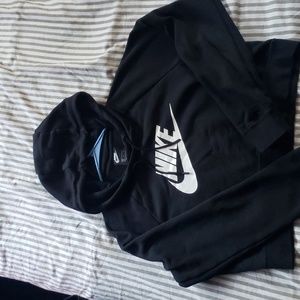 Women's Nike cropped hoodie size M